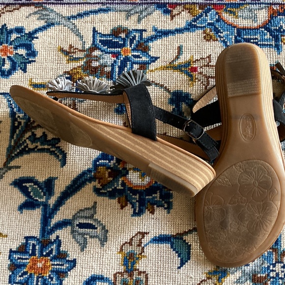 Black and Grey Sandals - Picture 4 of 7